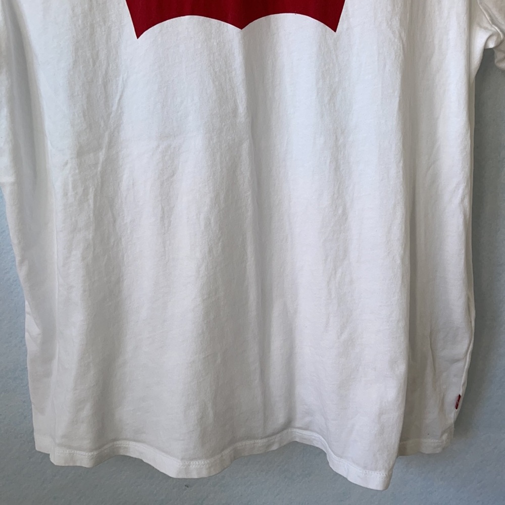 Levi’s Red Graphic Logo White Basic Tee - Picture 4 of 12